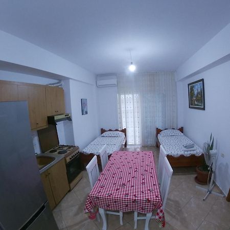Tulipani Apartments Near Port Саранда Экстерьер фото
