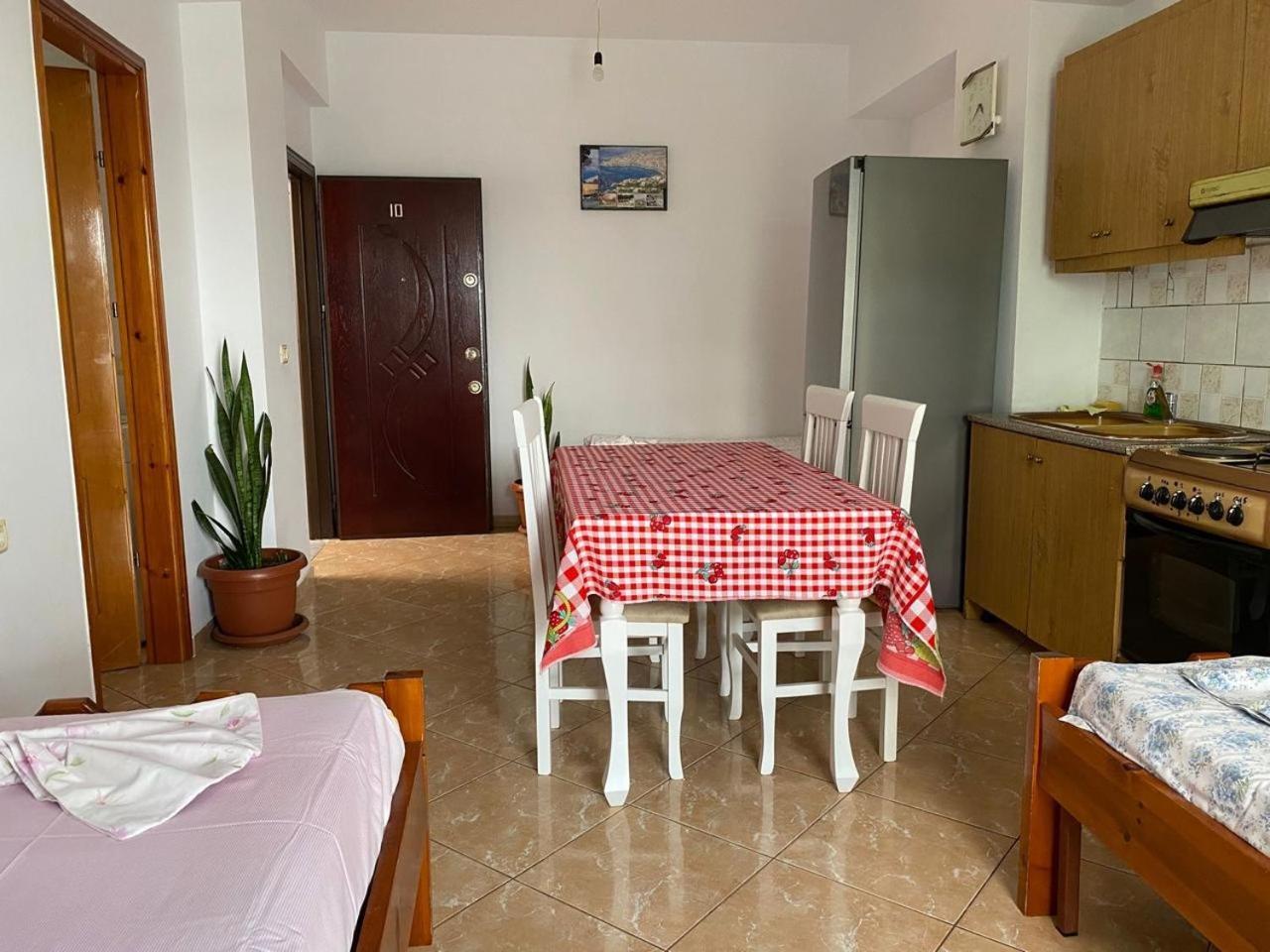 Tulipani Apartments Near Port Саранда Экстерьер фото